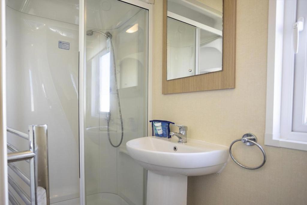 Mill Rythe Coastal Village Selsmore Room photo
